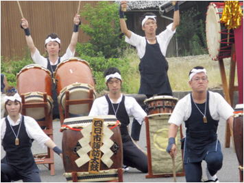 諏訪太鼓保存会の皆さんの力の入った演奏